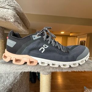 On cloudflow sneakers